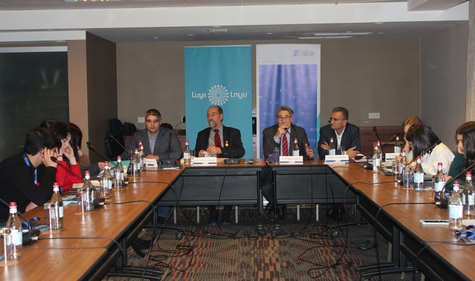 «ԼՈՒՅՍ» հիմնադրամի և «Կոնրադ Ադենաուեր» հիմնադրամի համատեղ ջանքերով անցկացվեց «Հիմնական իրավունքների ընդհանուր ուսմունք» թեմայով աշնանային դպրոց